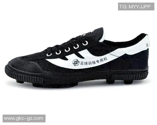 打造专业竞技体验，选择适合你的足球鞋提升场上表现